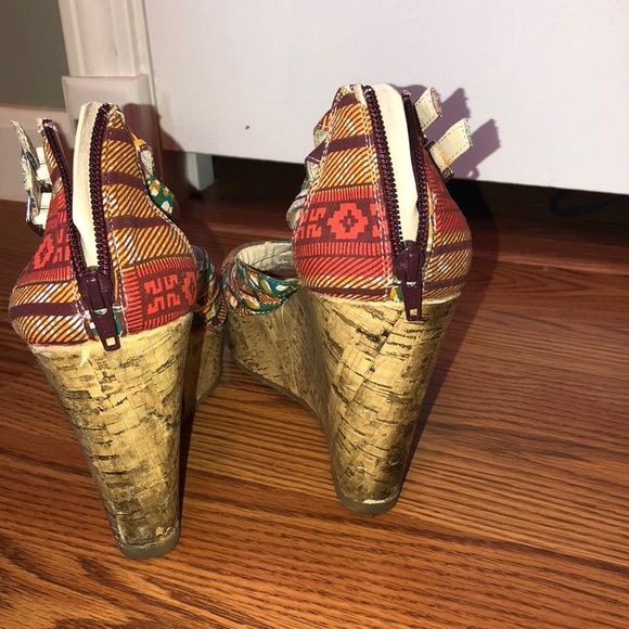 Platform - Picture 2 of 7